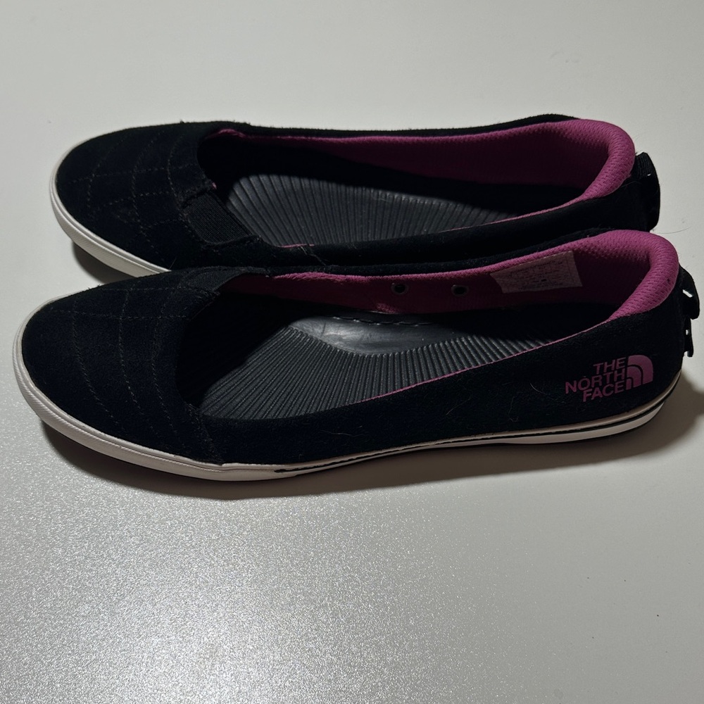 The North Face Women’s Black Slip-On Flats Purple Trim Casual Shoes - Picture 5 of 9
